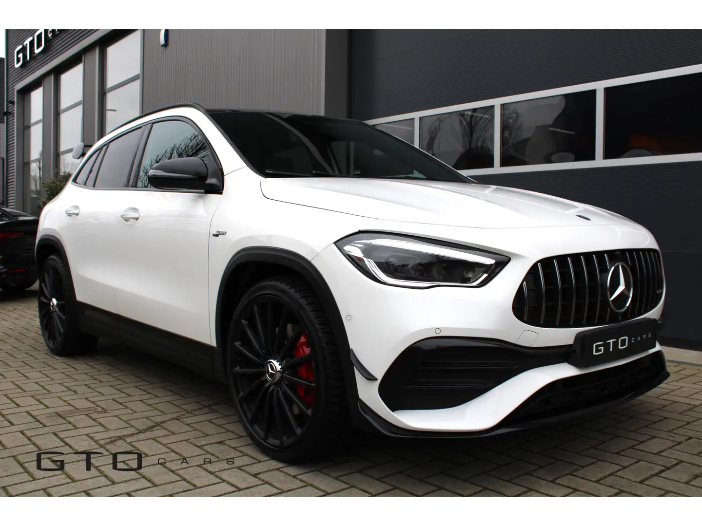 Mercedes-Benz GLA 35 AMG 4MATIC AMG Ride Control/Panorama/Camera/Burmester/ Blanc - 2