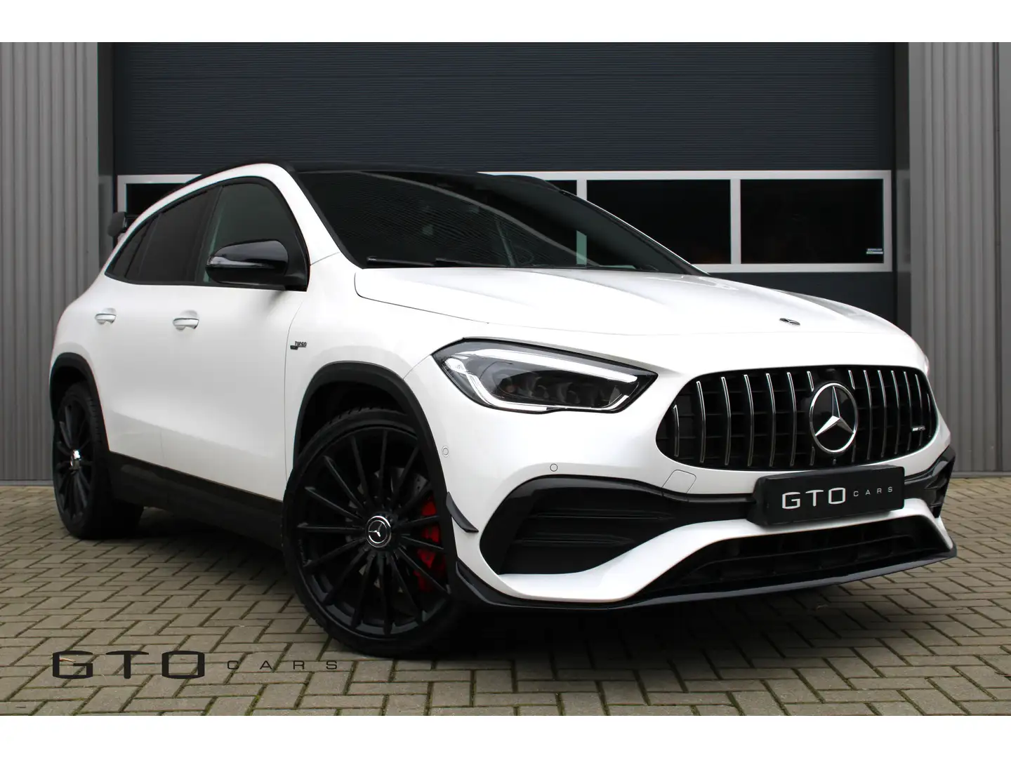 Mercedes-Benz GLA 35 AMG 4MATIC AMG Ride Control/Panorama/Camera/Burmester/ Blanc - 1