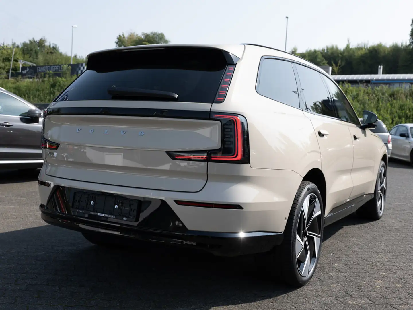 Volvo EX90 Ultra Performance Pure Electric AWD 360° Beige - 2