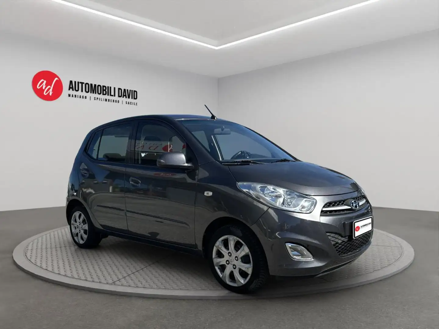 Hyundai i10 1.1 12V Classic Grau - 2