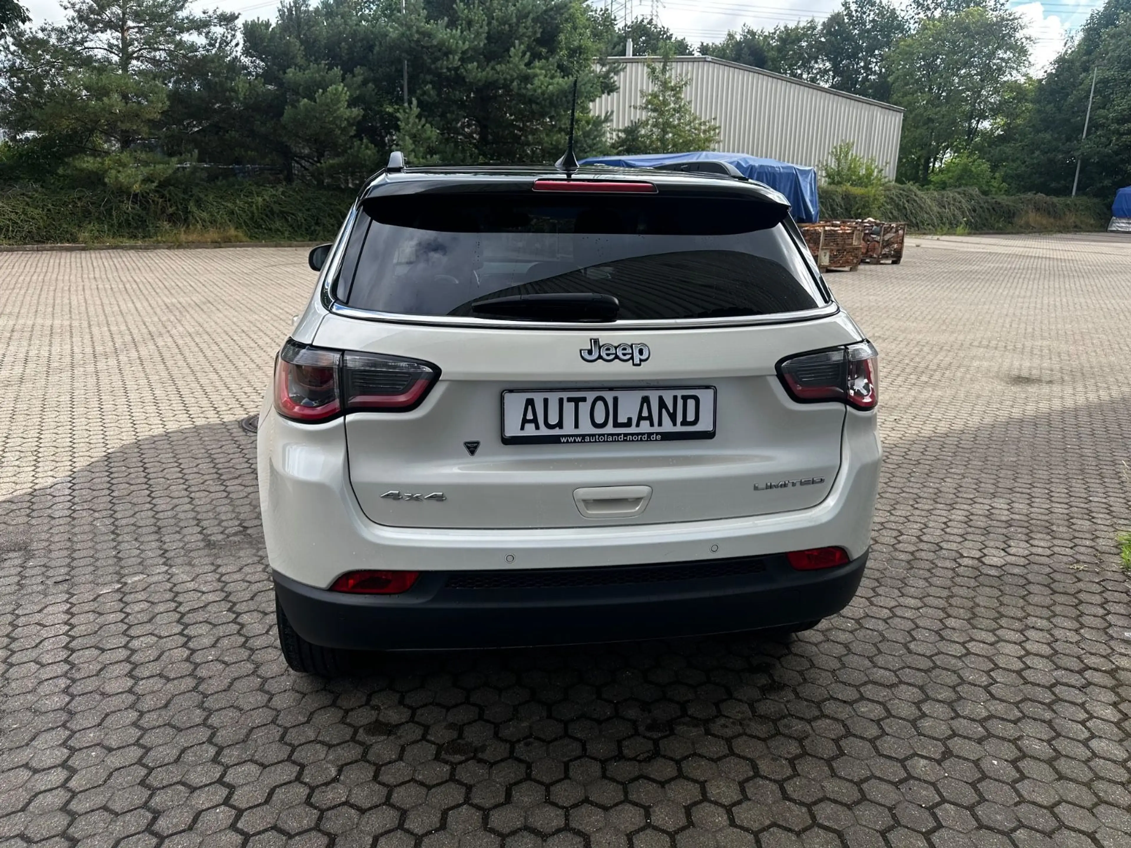 Jeep Compass 1.4M.AIR Open Edition 4WD*weiß Metallic* — photo 12