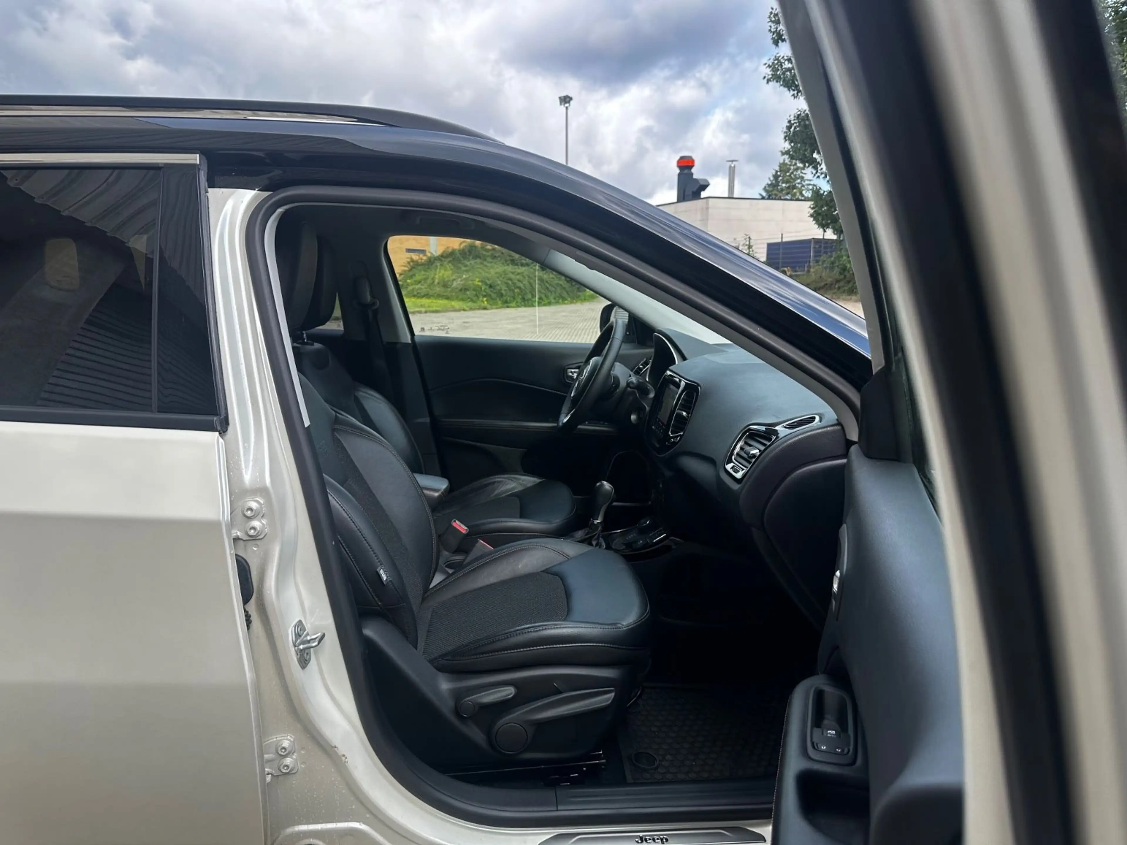 Jeep Compass 1.4M.AIR Open Edition 4WD*weiß Metallic* — photo 15