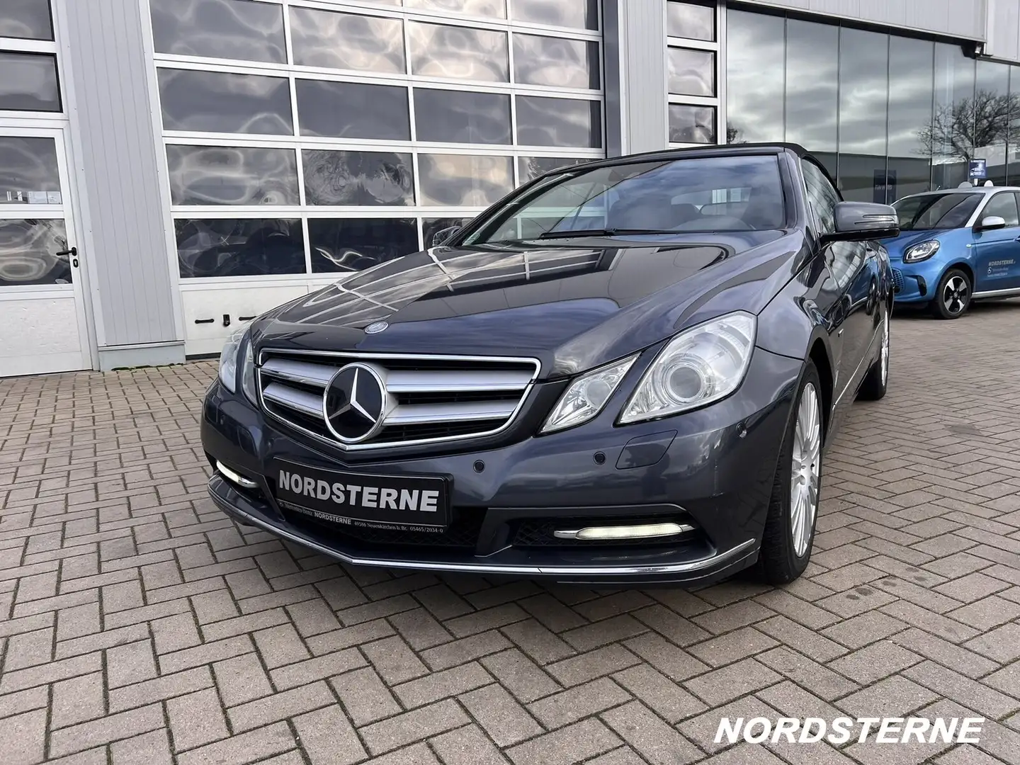 Mercedes-Benz E 300 E 300 Cabriolet Comand Distronic AirCap AirScarf Grau - 2