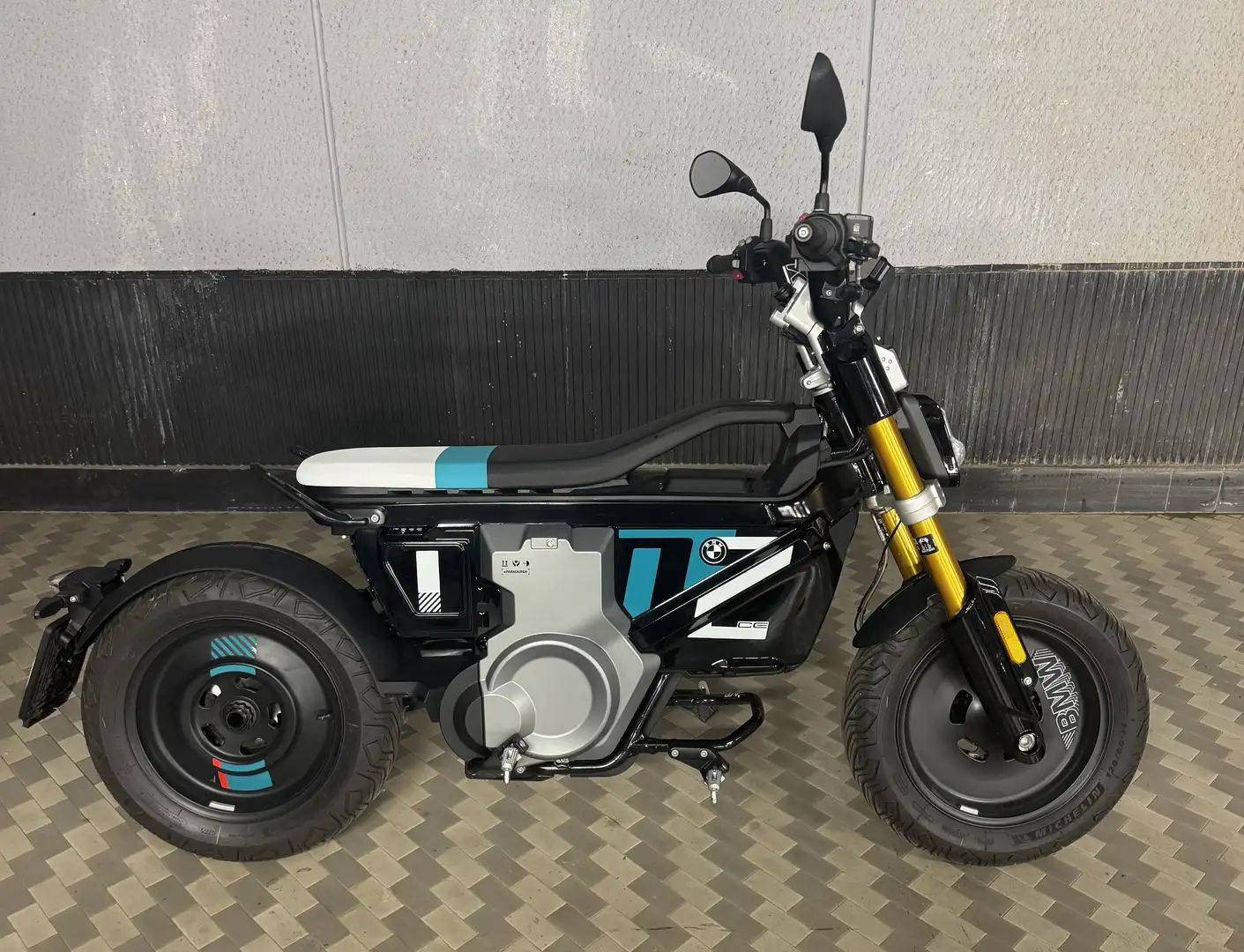 BMW CE 02 Highline - 1