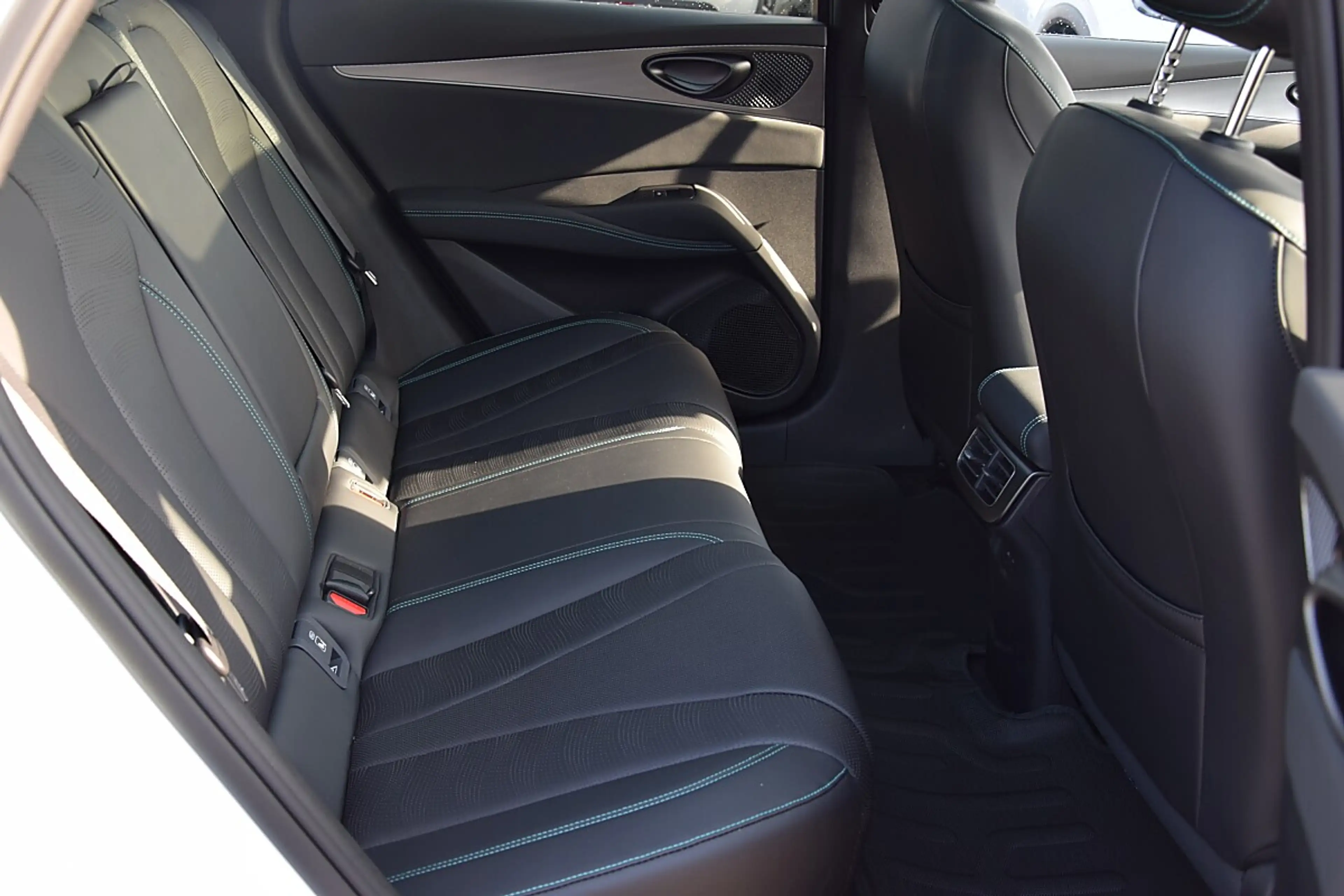 BYD Seal 6 DM-i Touring PHEV 19kWh Comfort Österreich Pake... — photo 7