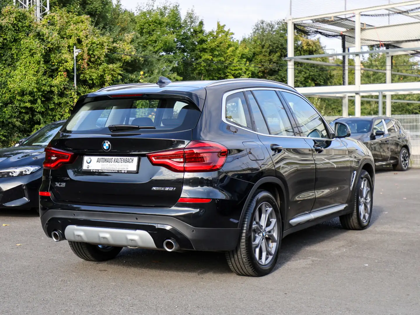 BMW X3 xDrive30i xLine AHK LED STANDHZ NAVI SHZ Zwart - 2
