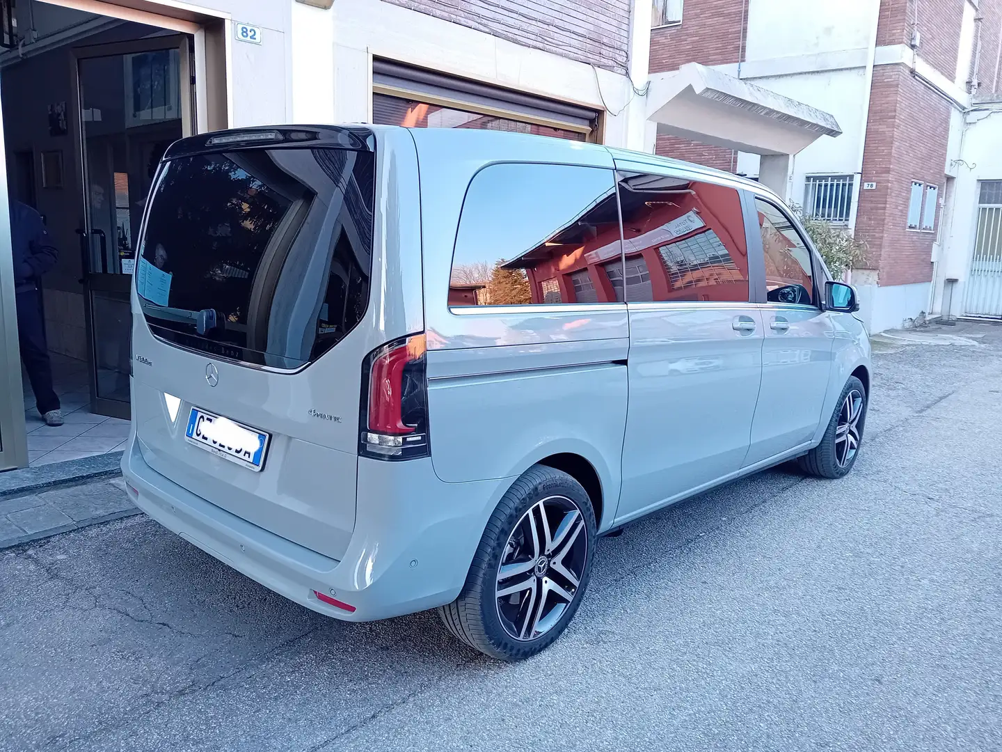 Mercedes-Benz V 300 Compact d 4matic auto *8 POSTI**PARI AL NUOVO* Grau - 2