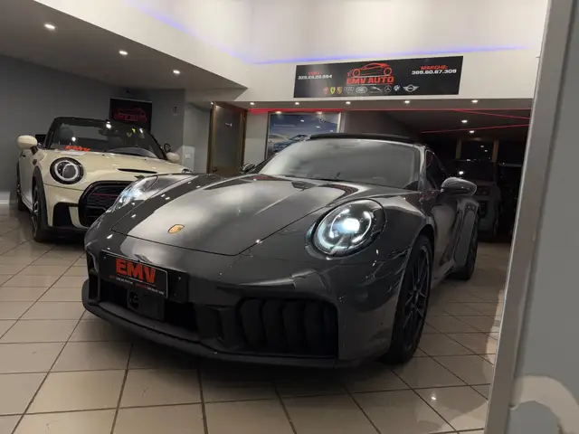 Porsche 911 view 3