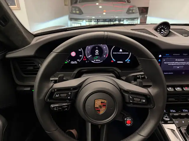 Porsche 911 view 8