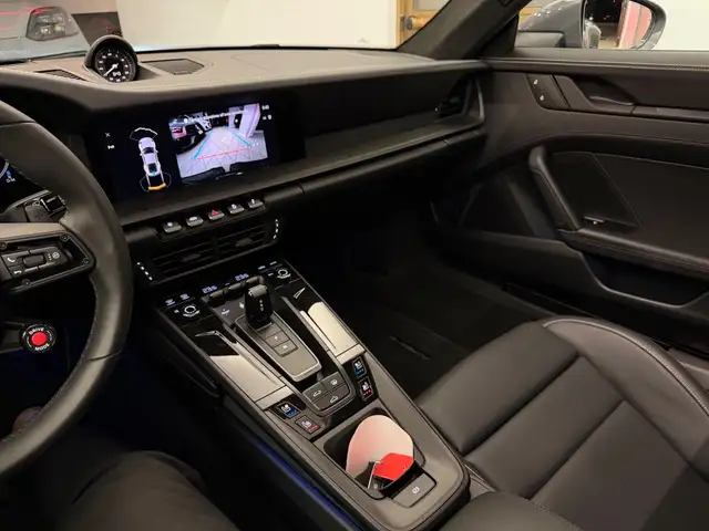 Porsche 911 view 5