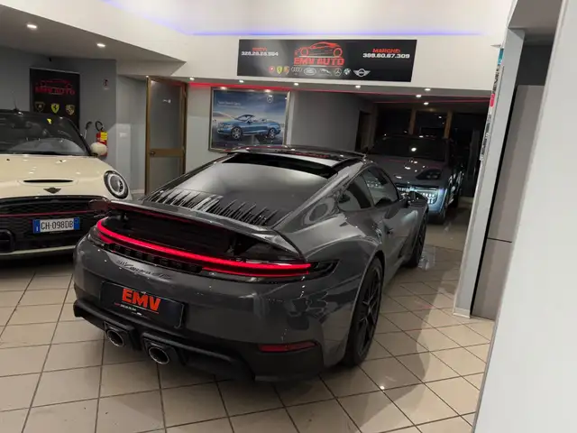 Porsche 911 view 13