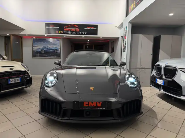 Porsche 911 view 2