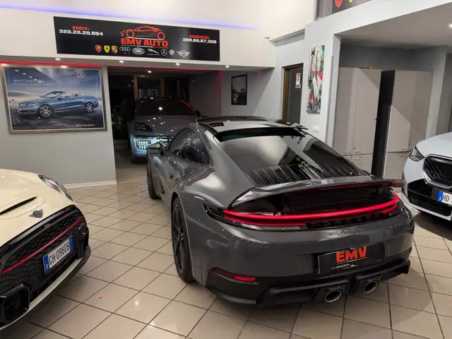 Porsche 911 view 11