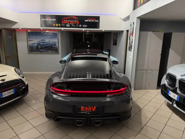 Porsche 911 view 14