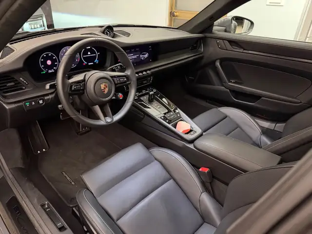 Porsche 911 view 9