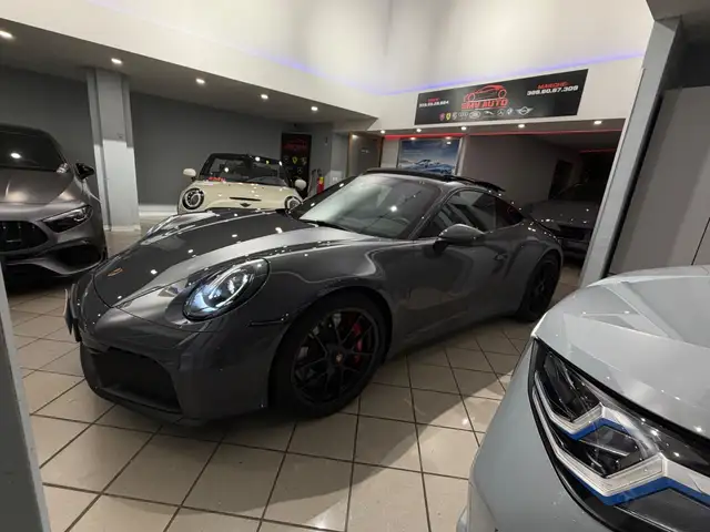 Porsche 911 view 4