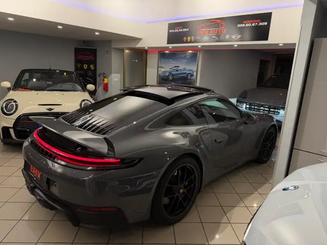 Porsche 911 view 12