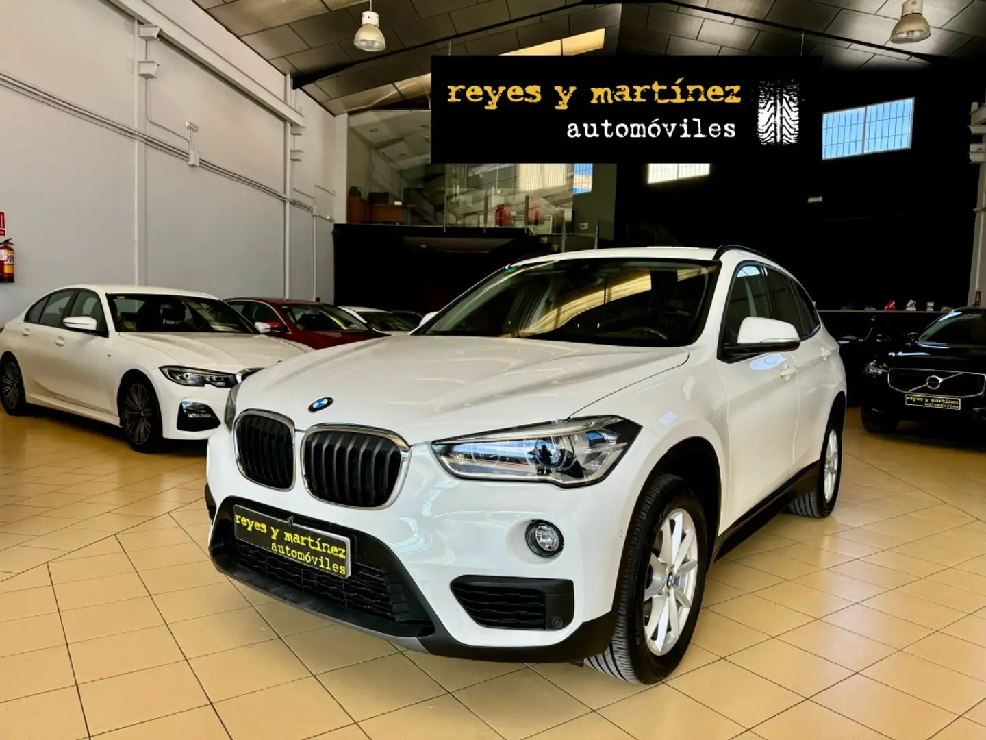 BMW X1 sDrive 18dA Weiß - 1