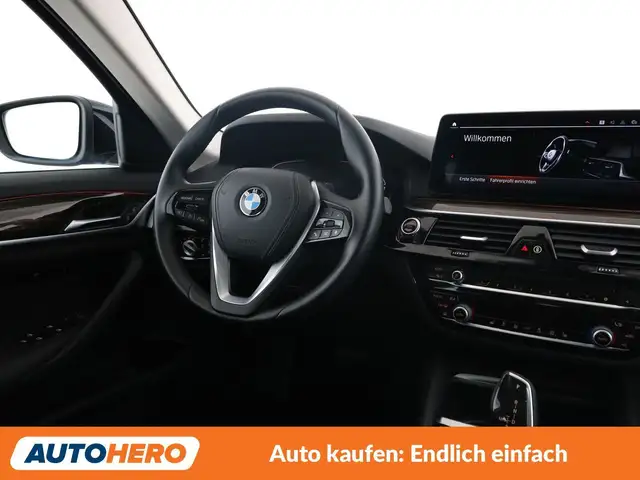 BMW 5 Series view 13