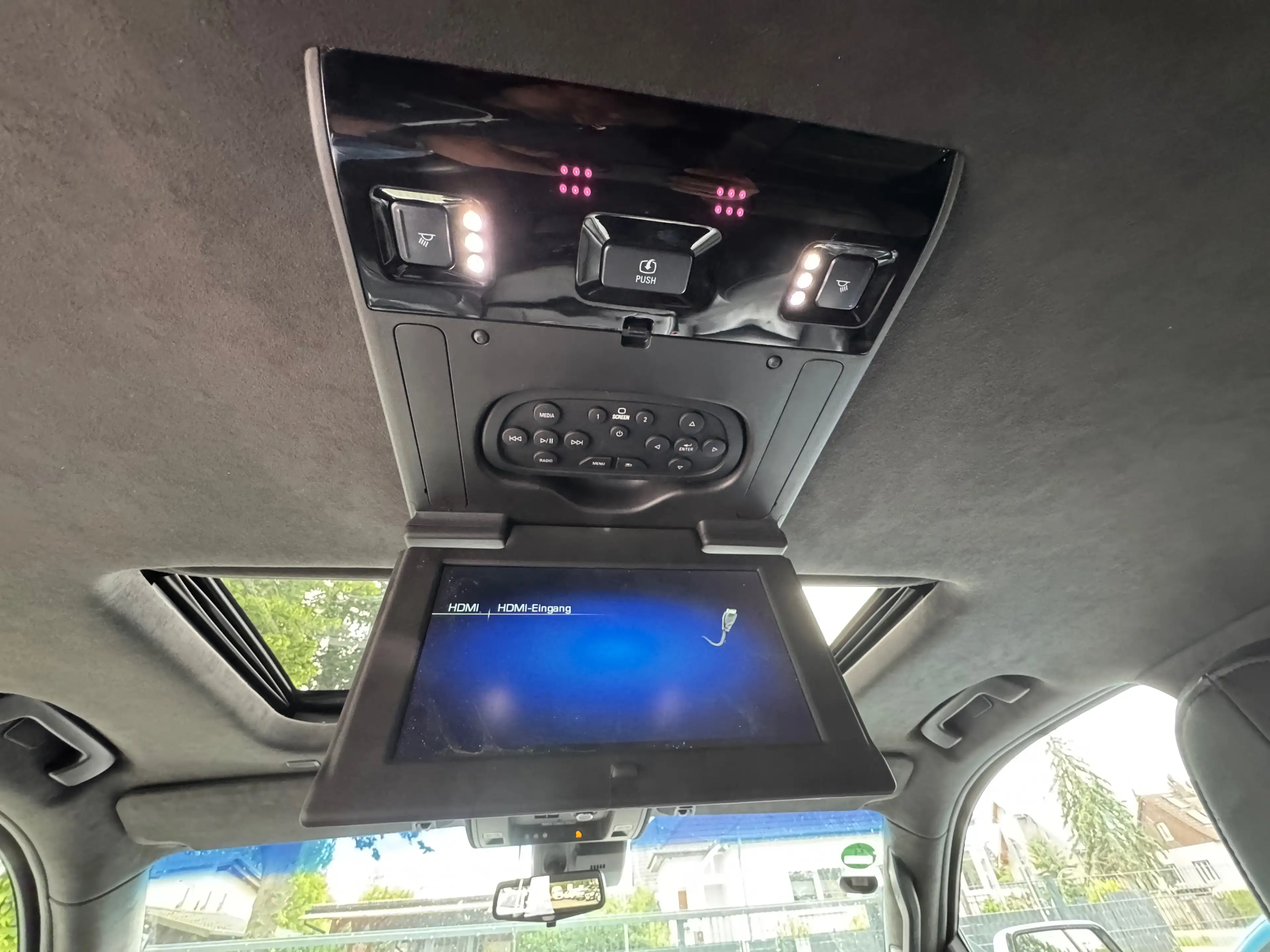 Cadillac Escalade Platinum ESV — photo 14