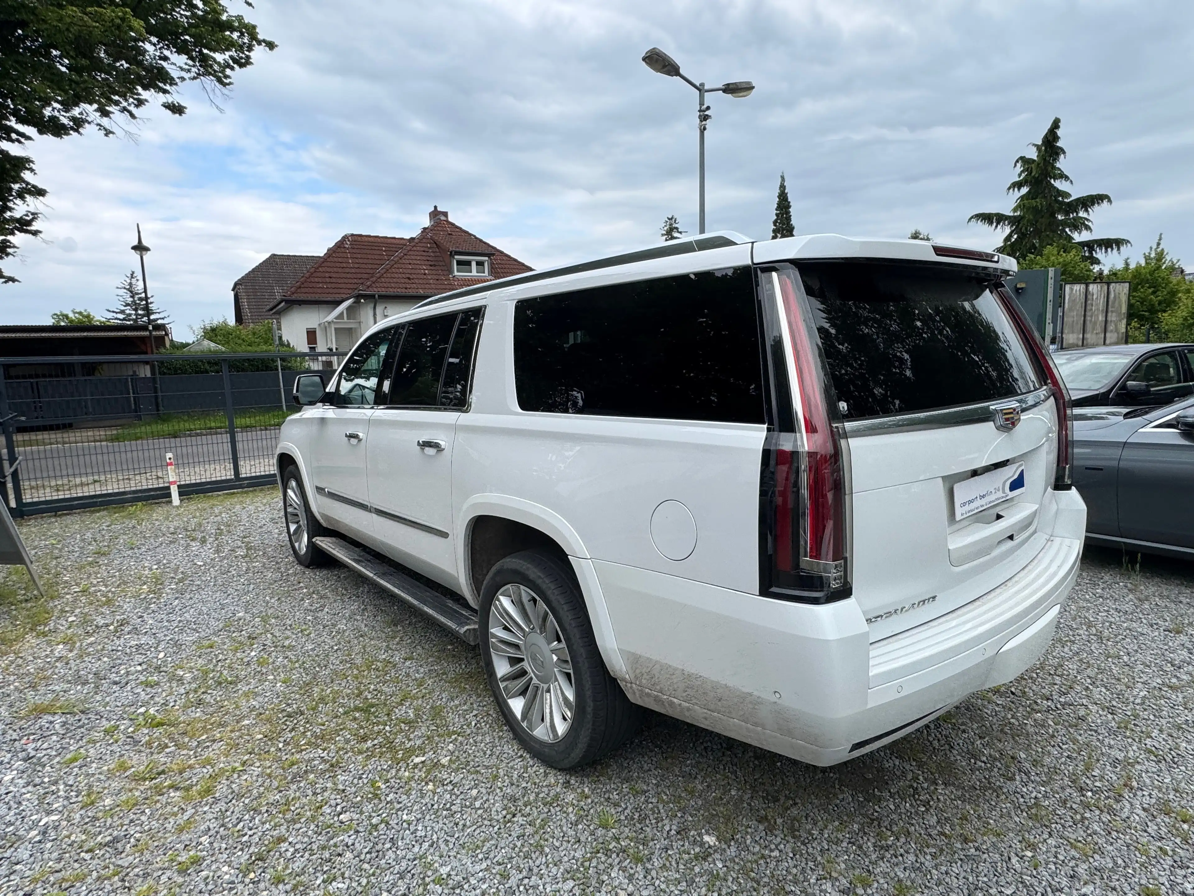 Cadillac Escalade Platinum ESV — photo 3