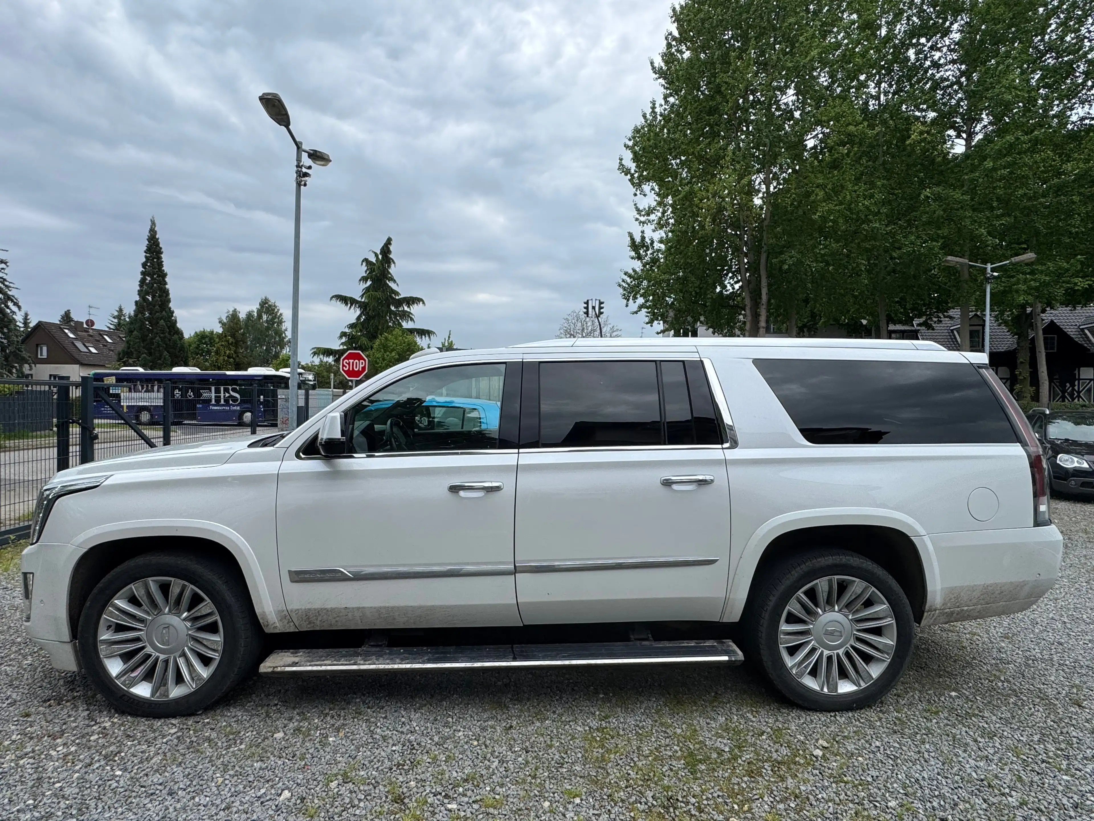 Cadillac Escalade Platinum ESV — photo 2
