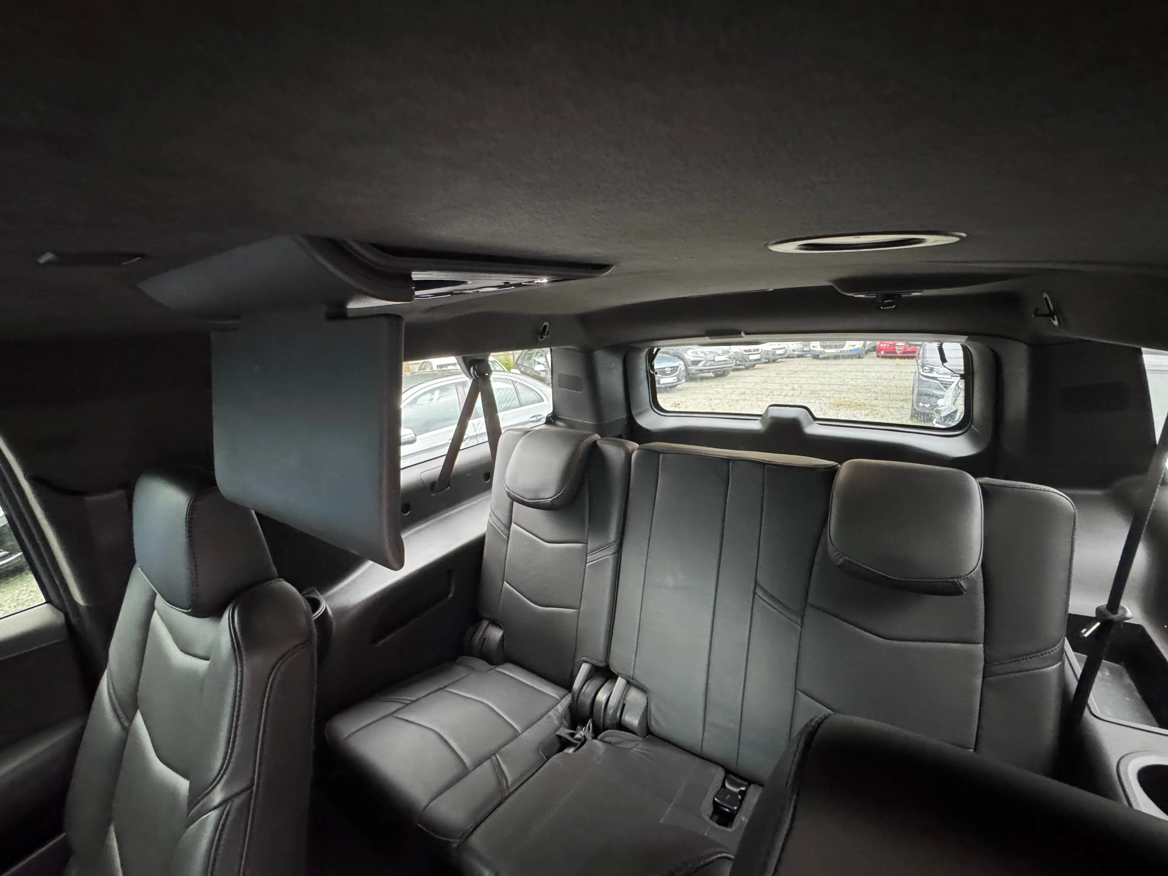 Cadillac Escalade Platinum ESV — photo 11