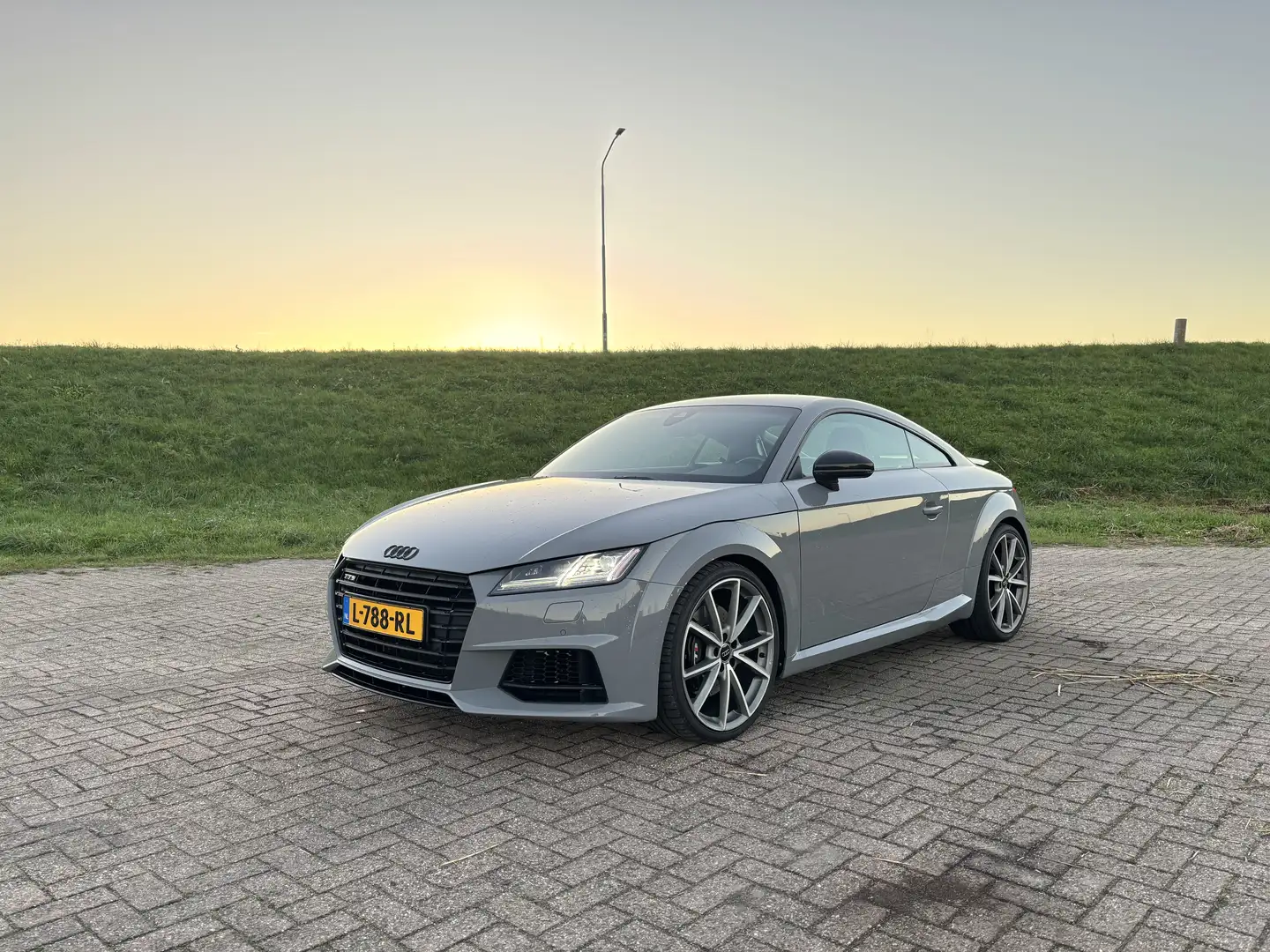 Audi TTS TTS quattro 370pk nardo grijs Grijs - 1