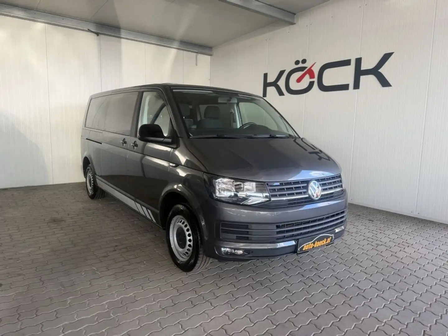 Volkswagen T6 Kombi lang 4Motion Grau - 1