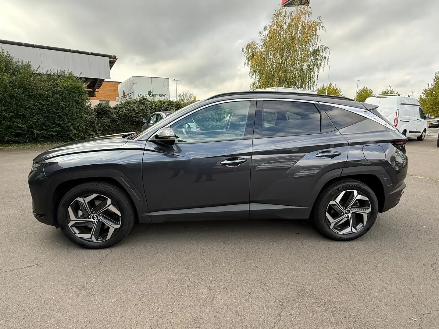 Hyundai TUCSON 1,6 T-GDI Plug-In Hybrid 4WD Trend Line Aut. Gris - 2