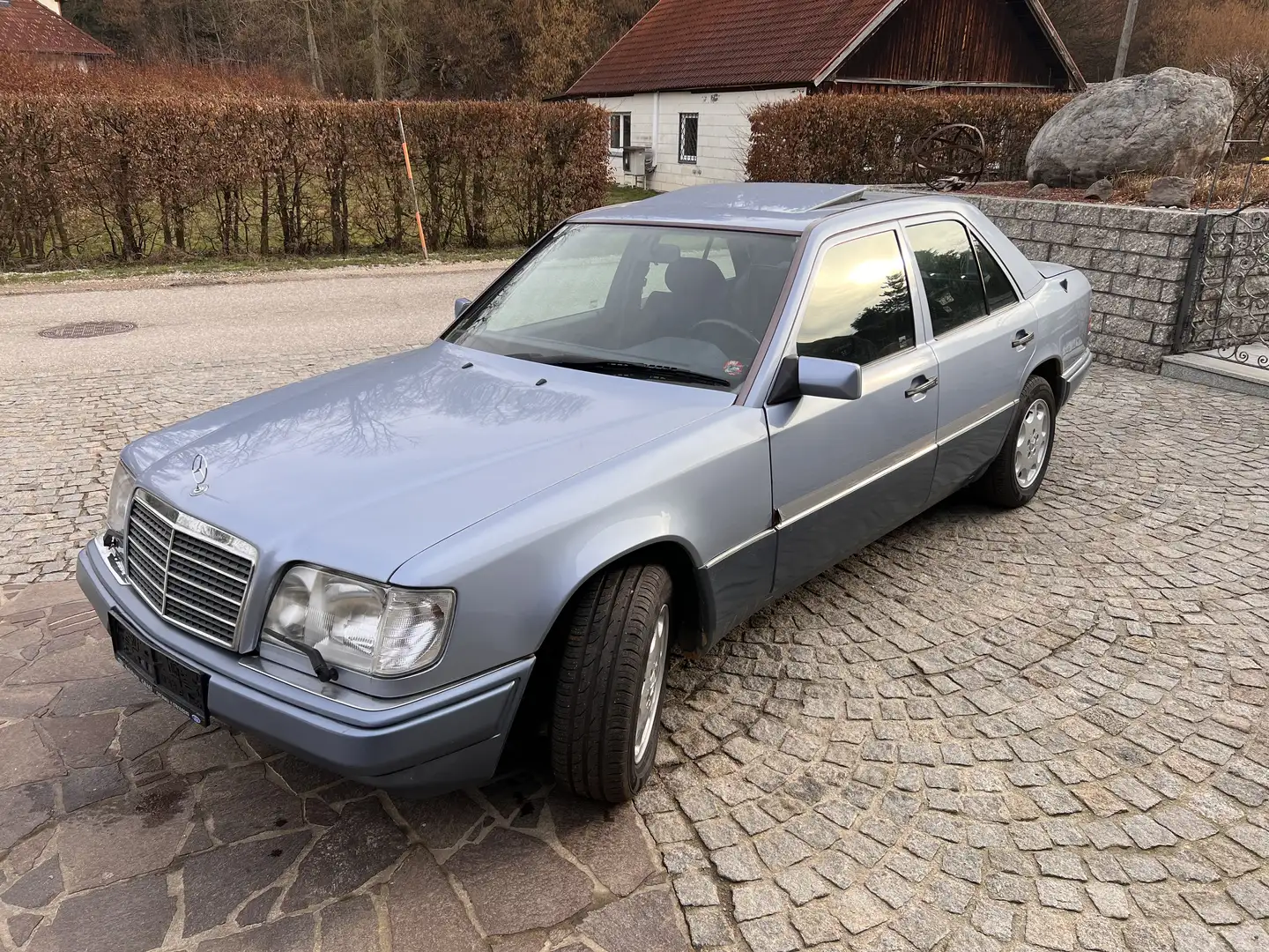 Mercedes-Benz E 300 Turbodiesel 4Matic Blau - 1