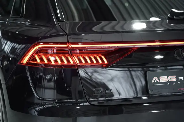 Audi Q8 view 12