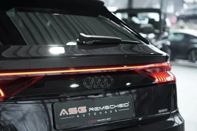 Audi Q8 view 14