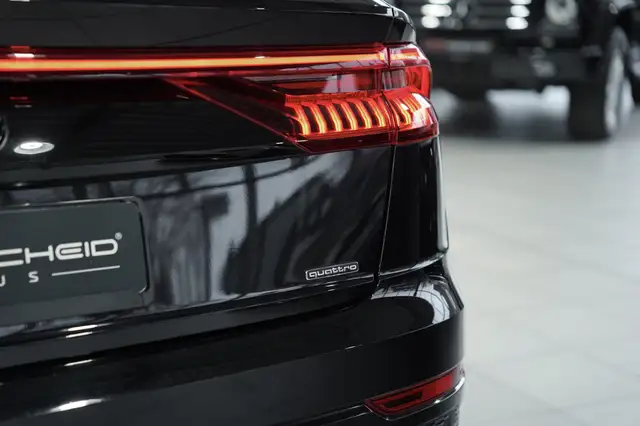 Audi Q8 view 13