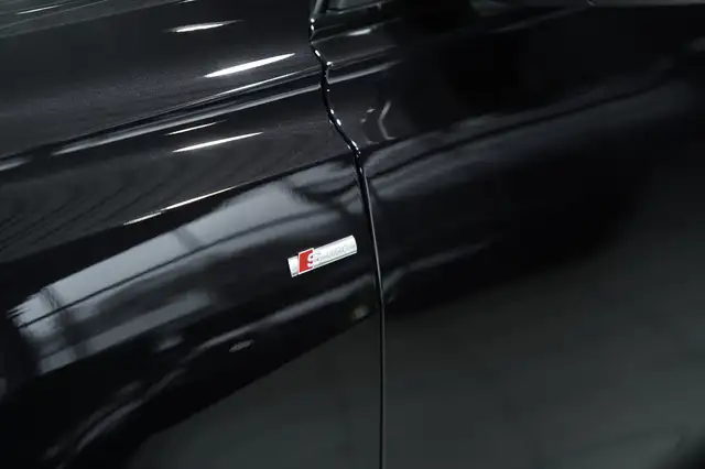Audi Q8 view 15