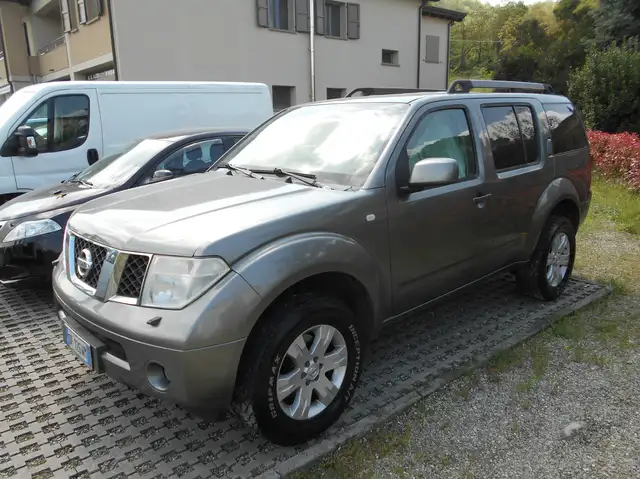 Nissan Pathfinder Pathfinder III 2005 2.5 dci SE