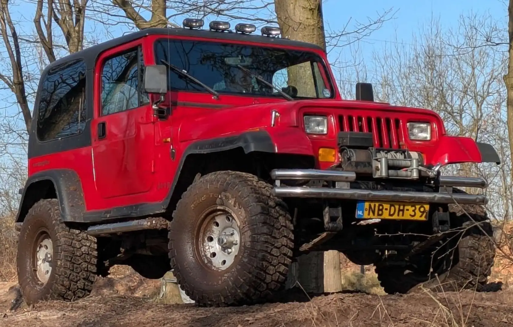 Jeep Wrangler 4.0i Hardtop (YJ) Червоний - 1