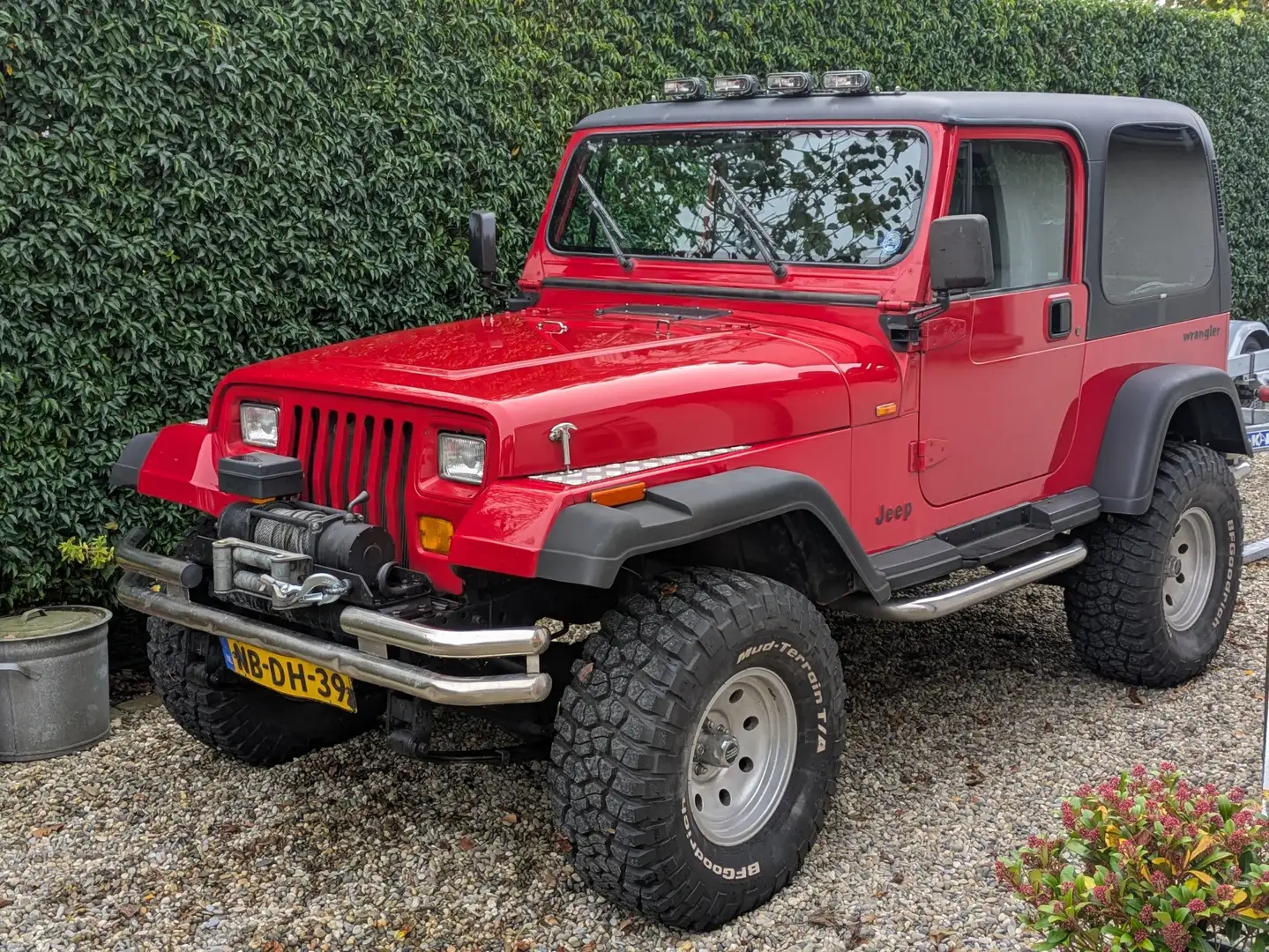 Jeep Wrangler 4.0i Hardtop (YJ) Червоний - 2