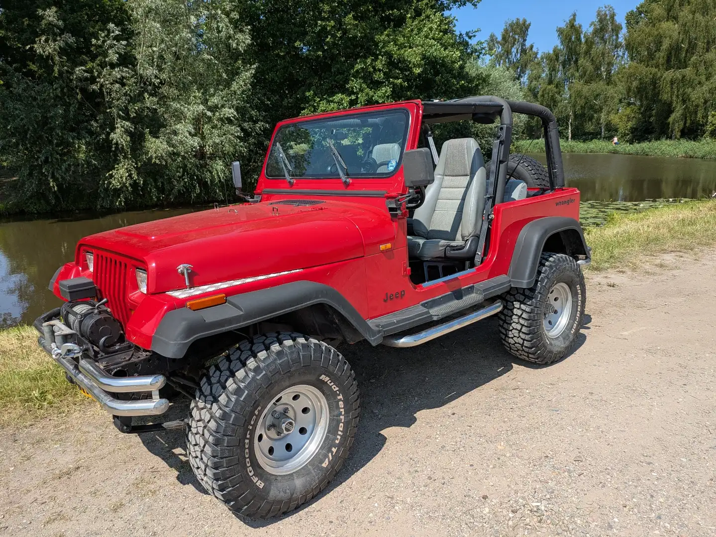Jeep Wrangler 4.0i Hardtop (YJ) Червоний - 1
