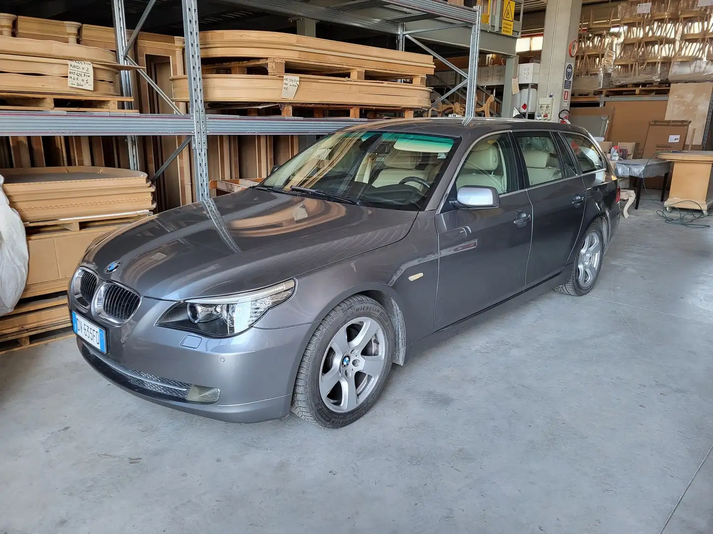 BMW 520 520i Touring Titanium - 1
