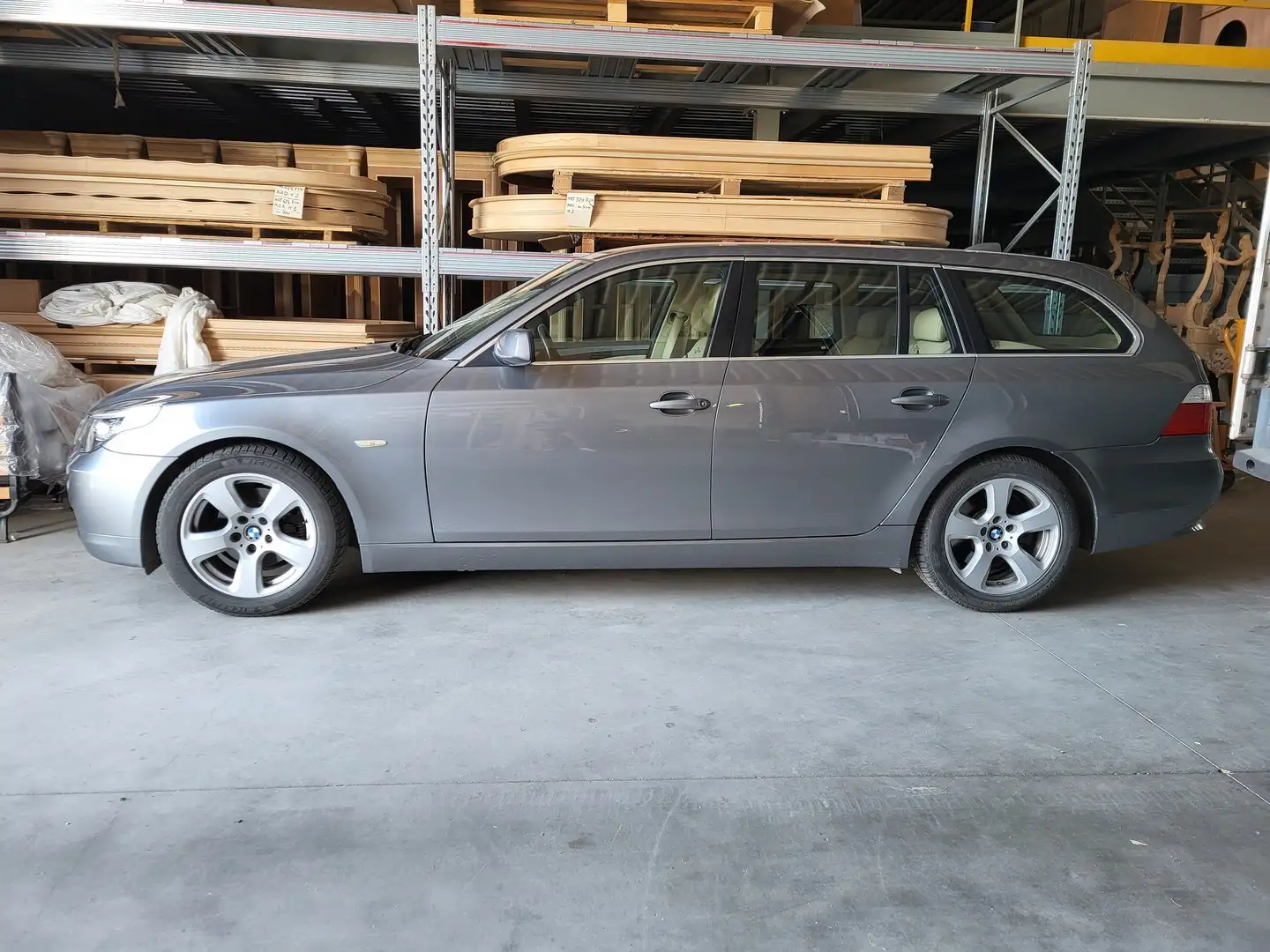 BMW 520 520i Touring Titanium - 2
