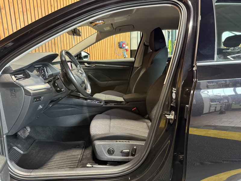 Skoda Octavia Combi 2,0TDI Style DSG Navi*LED*Head*AHK — photo 13