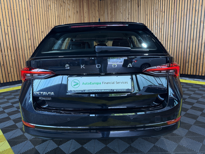 Skoda Octavia Combi 2,0TDI Style DSG Navi*LED*Head*AHK — photo 6