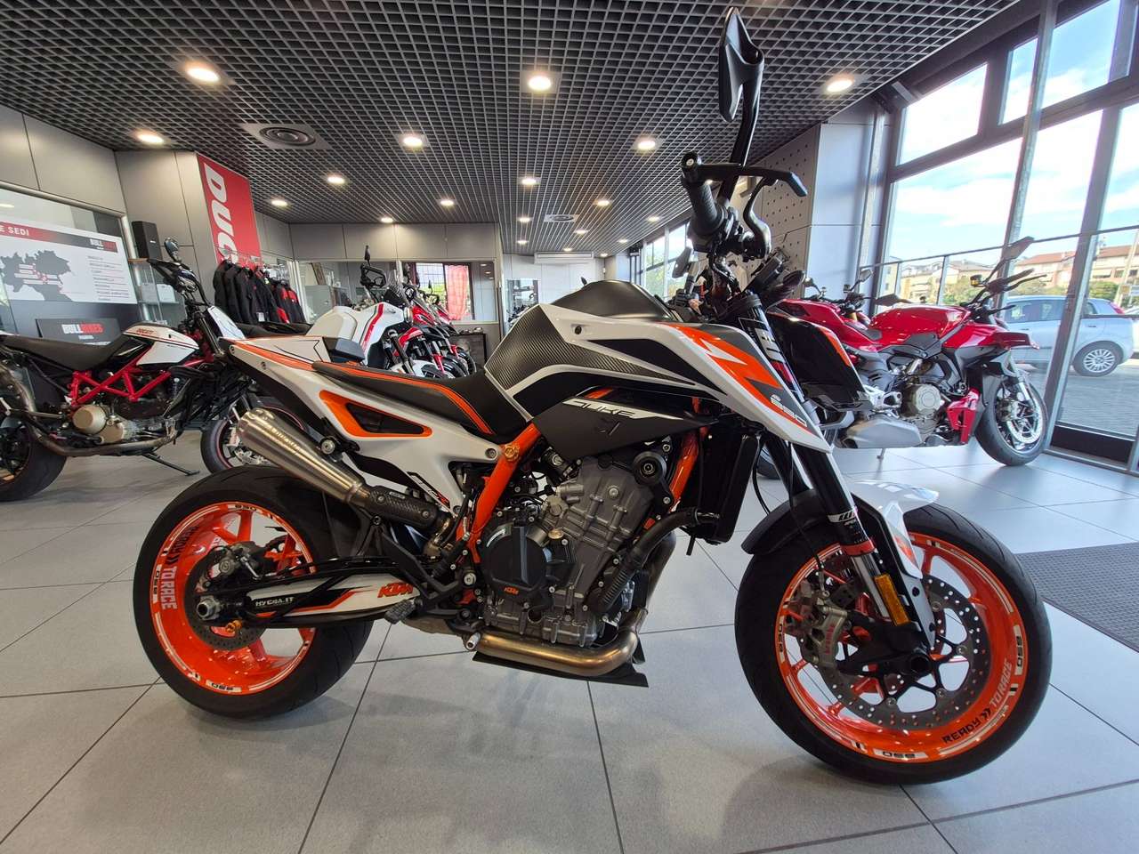 KTM 890 Duke R