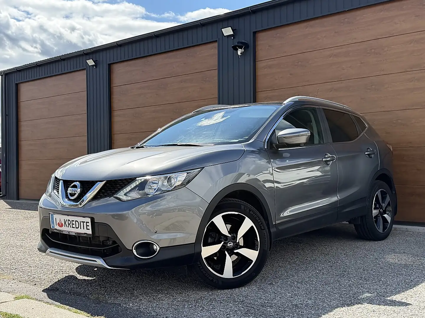 Nissan Qashqai 1. Besitz N-Connecta Aut. Grau - 1