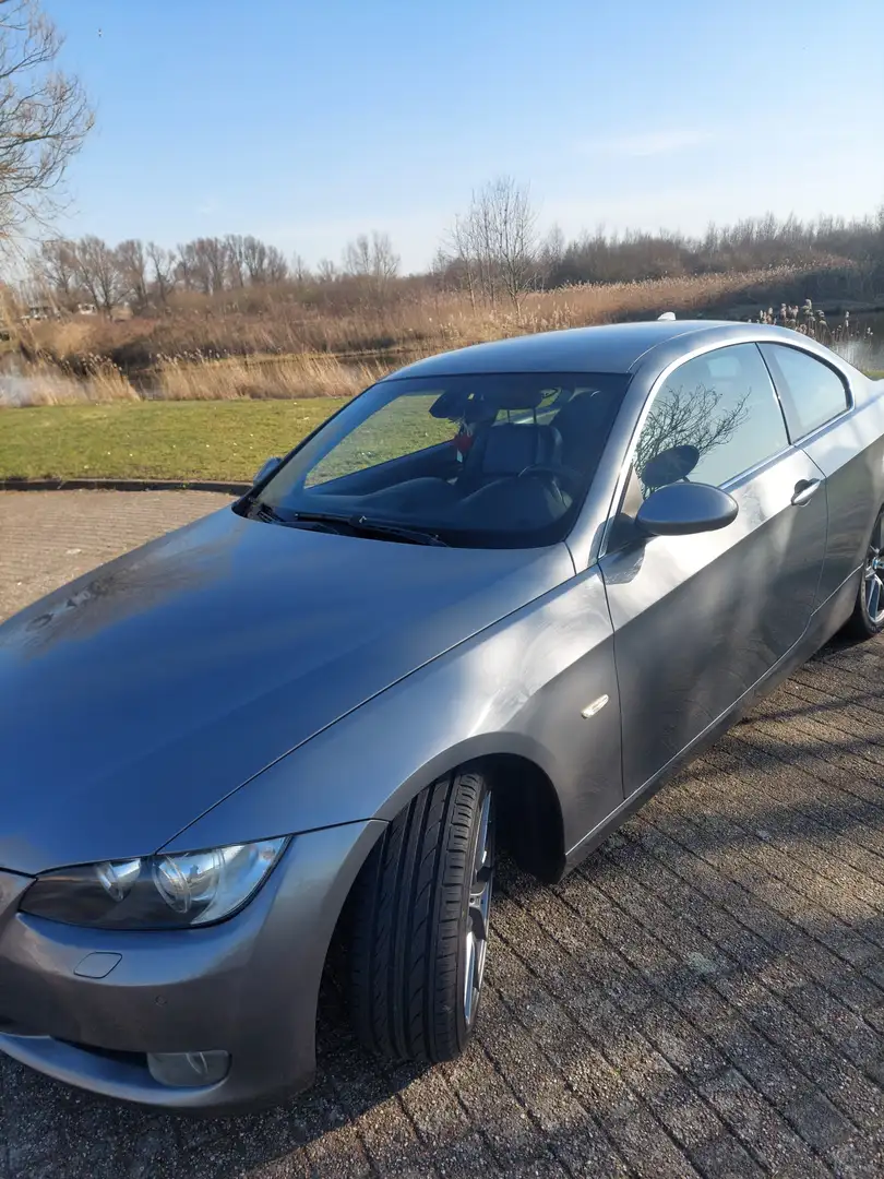 BMW 325 BMW 325i E92 Coupe AUt. 10/2006 Grijs APK 6/2025 Gris - 1
