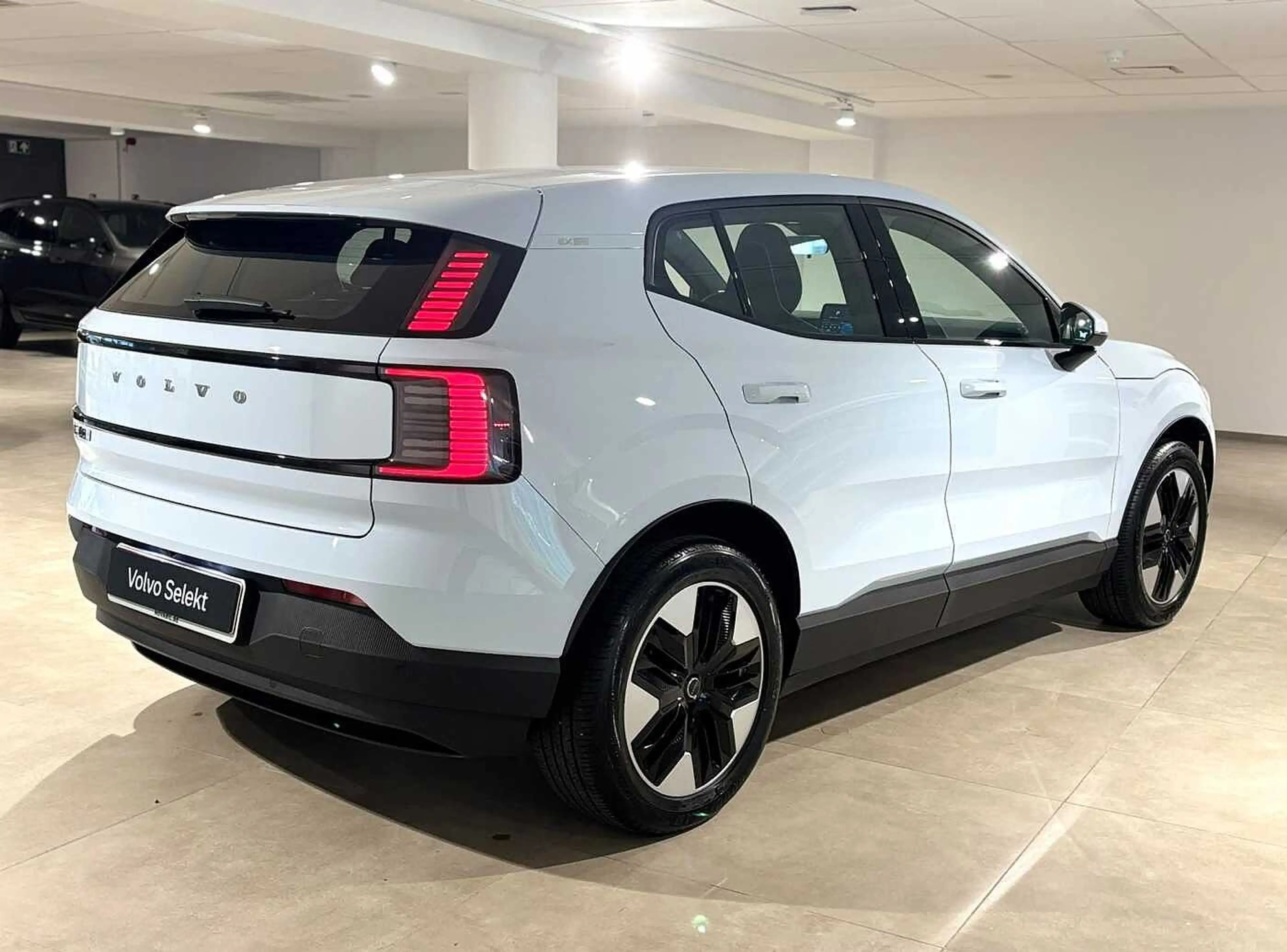 Volvo EX30 Core, Single Motor Extended Range '3 ANS DE GARANT — photo 4
