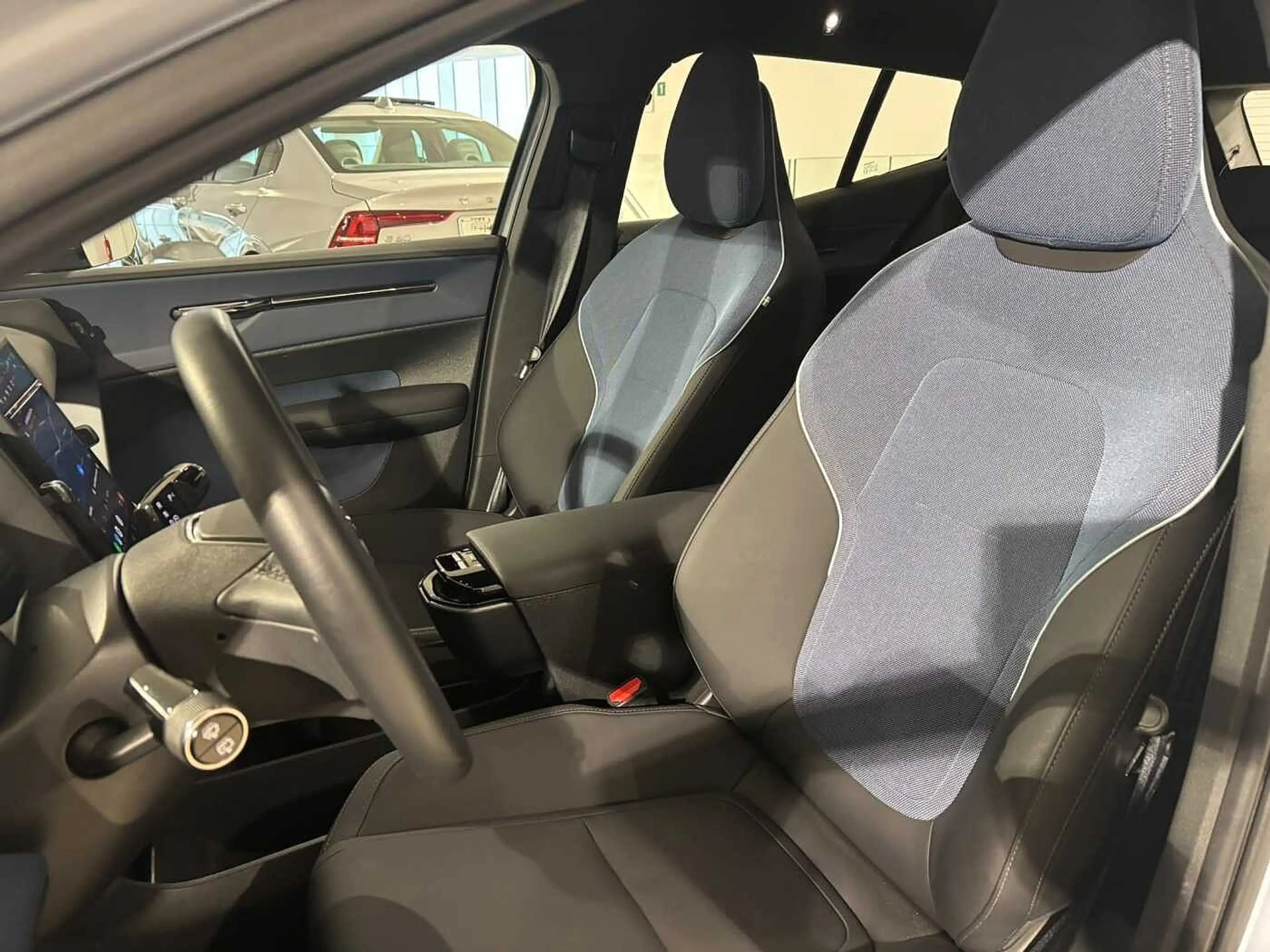 Volvo EX30 Core, Single Motor Extended Range '3 ANS DE GARANT — photo 10