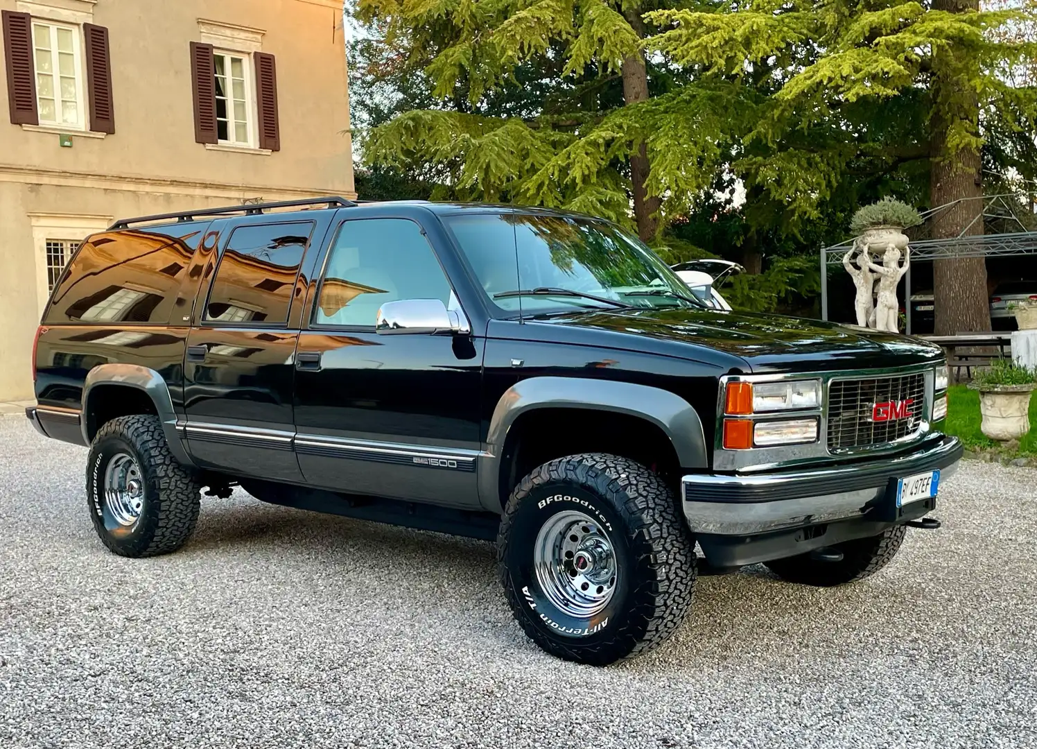 Chevrolet Suburban GMC Suburban 5.7 SLT full asi Negru - 2