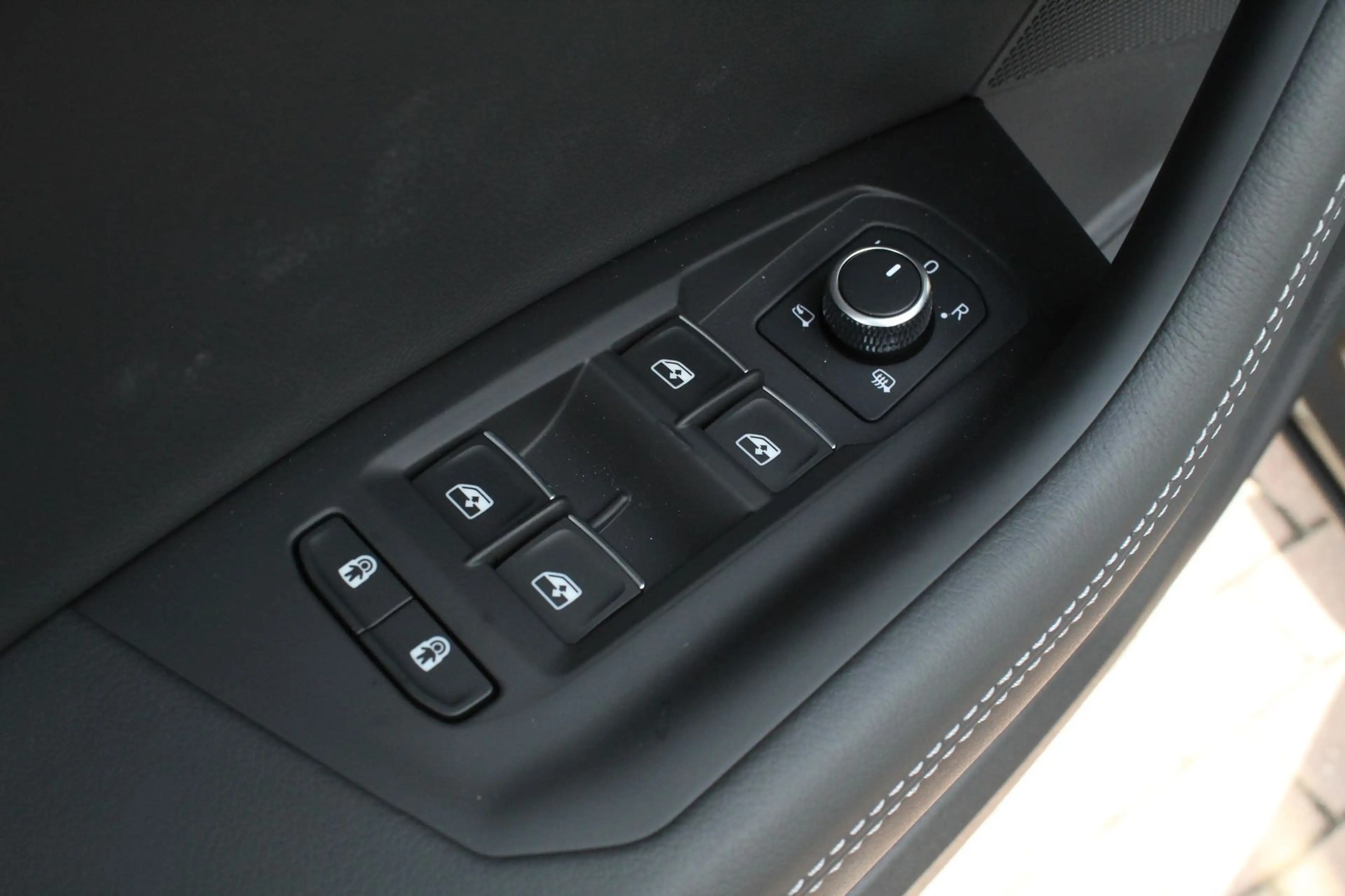 Volkswagen Touareg R-Line Final Edition Pano+SHZ+CarPlay... — photo 8